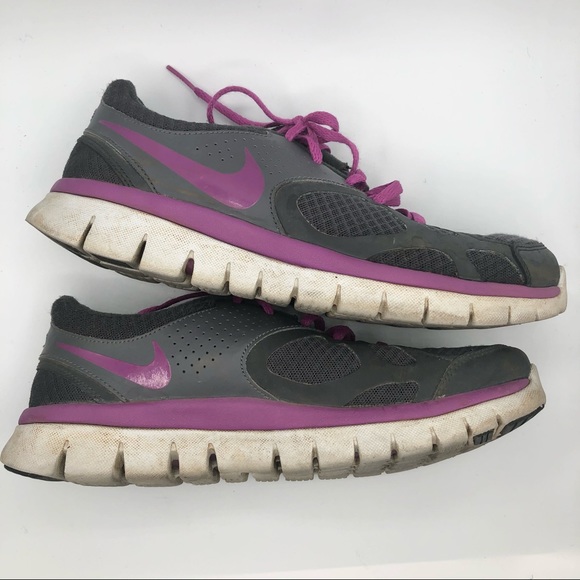NIKE NEW FLEX DARK GREY / PURPLE RUNNERS - Picture 13 of 16
